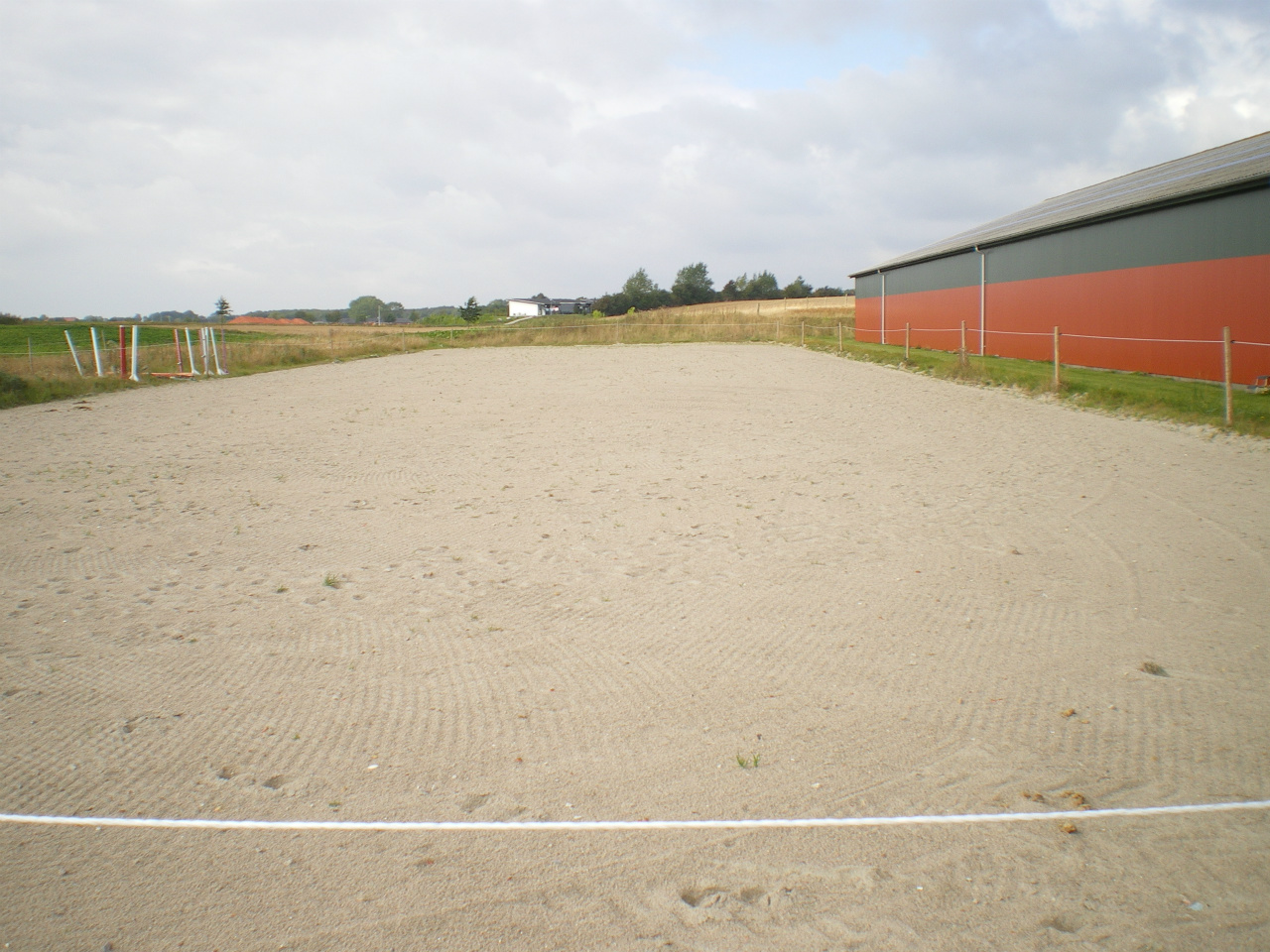 Udendørs bane 20 x 88 m.